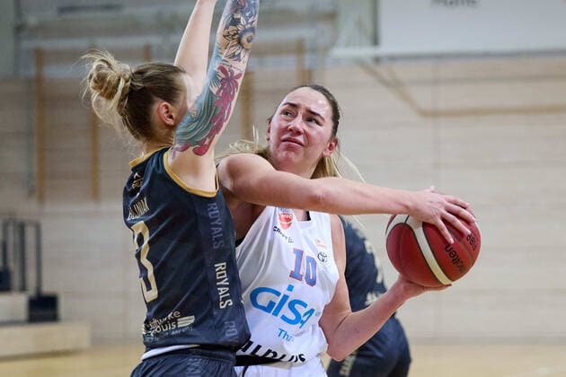 Sylwia Bujniak Saarlouis, 3 , Barbora Kasparkova Lions, 10 , Gisa Lions MBC Inexio Royals Saarlouis, basketball, women, DBBL, championship, 8 match day, 2022 2023, 10 12 2022, Hall SWH Arena Sachsen Anhalt Germany