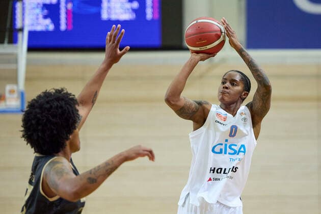 Brianna Lee Rollerson Saarlouis, 18 , Jasmine Gill Lions, 0 , Gisa Lions MBC Inexio Royals Saarlouis, basketball, women, DBBL, championship, 8 match day, 2022 2023, 10 12 2022, hall SWH Arena Sachsen Anhalt Germany