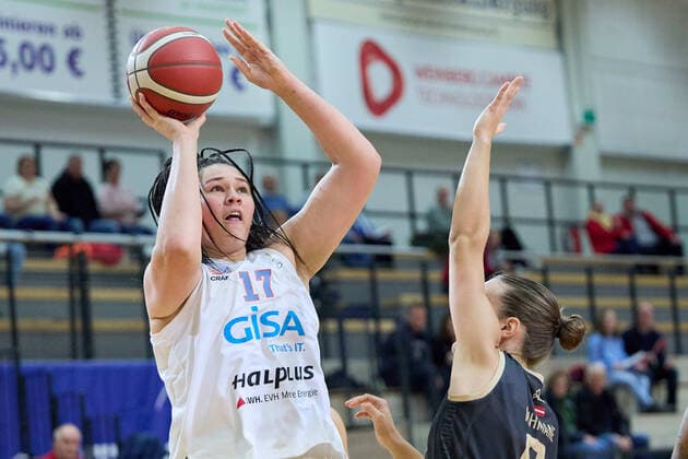 Elea Gaba Lions, 17 , Ketija Vihmane Saarlouis, 6 , Gisa Lions MBC Inexio Royals Saarlouis, basketball, women, DBBL, championship, 8 match day, 2022 2023, 10 12 2022, hall SWH Arena Sachsen Anhalt Germany