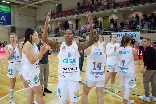 Lions jubilation after 62 60 home win, Gisa Lions MBC Inexio Royals Saarlouis, basketball, women, DBBL, championship, 8 match day, 2022 2023, 10 12 2022, Hall SWH Arena Sachsen Anhalt Germany