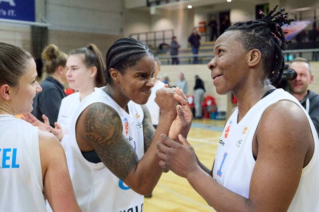 Laura Schinkel Lions, 7 , Jasmine Gill Lions, 0 , Uju Ugoka Lions, 1 , jubilation after 62 60 home win, Gisa Lions MBC Inexio Royals Saarlouis, basketball, women, DBBL, championship, 8 match day, 2022 2023, 10 12 2022, Hall SWH Arena Saxony Anhalt Germany