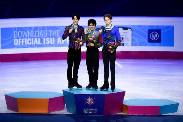 Sport Themen der Woche KW49 Sport Bilder des Tages ISU Grand Prix of Figure skating, Eiskunstlauf Final Sota Yamamoto, Shoma Uno, Ilia Malinin pose on podium in the Men s medal ceremony during day three of the ISU Grand Prix of Figure Skating Final. Turin Italy Copyright: xNicolòxCampox