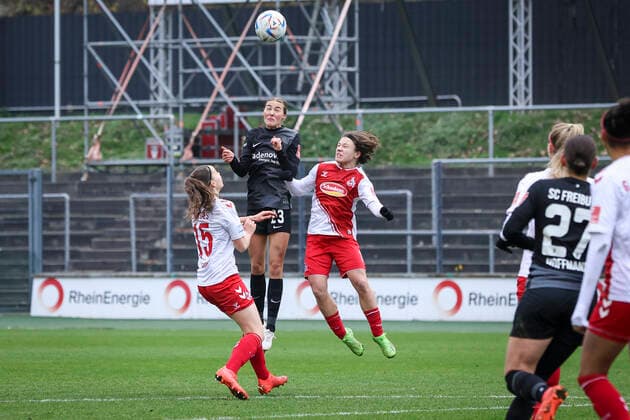 1 Women Bundesliga Koeln vs Freiburg, 11 12 2022 Marie Mueller SC Freiburg 23 , Lotta Cordes 15, 1 FC Koeln , Alicia Gudorf 12, 1 FC Koeln 1 FC Koeln vs SC Freiburg on matchday 10 of the Flyeralarm Womens Bundesliga on 11 12 2022 at Franz Kremer Stadion in Koeln North Rhine Westphalia DFL REGULATIONS PROHIBIT ANY USE OF PHOTOGRAPHS AS IMAGE SEQUENCES AND OR QUASI VIDEO Copyright: xBEAUTIFULxSPORTS AxelxKohringx