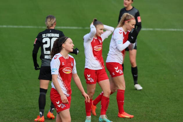 Sport 1 FC Köln vs SC Freiburg, Football Women, 1 Bundesliga, left Lotta Cordes 1 FC Köln , Picture , 11 12 2022