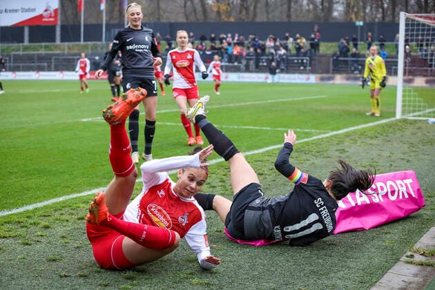 1 Women Bundesliga Koeln vs Freiburg, 11 12 2022 Genessee Puntigam 13, 1 FC Koeln , Hasret Kayikci SC Freiburg 11 1 FC Koeln vs SC Freiburg on matchday 10 of the Flyeralarm Womens Bundesliga on 11 12 2022 at the Franz Kremer Stadium in Koeln North Rhine Westphalia DFL REGULATIONS PROHIBIT ANY USE OF PHOTOGRAPHS AS IMAGE SEQUENCES AND OR QUASI VIDEO Copyright: xBEAUTIFULxSPORTS AxelxKohringx