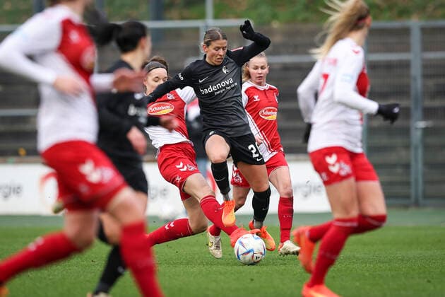 1 Women Bundesliga Koeln vs Freiburg, 11 12 2022 Jana Vojtekova SC Freiburg 20 1 FC Koeln vs SC Freiburg on Matchday 10 of the Flyeralarm Womens Bundesliga on 11 12 2022 at Franz Kremer Stadium in Koeln North Rhine Westphalia DFL REGULATES PROHIBIT ANY USE OF PHOTOGRAPHS AS IMAGE SEQUENCES AND OR QUASI VIDEO Copyright: xBEAUTIFULxSPORTS AxelxKohringx