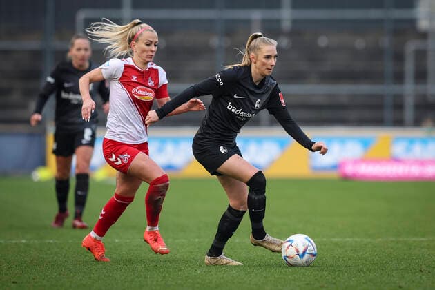 1 Women Bundesliga Koeln vs Freiburg, 11 12 2022 Chiara Bouziane SC Freiburg 7 , Mandy Islacker 8, 1 FC Koeln 1 FC Koeln vs SC Freiburg on matchday 10 of the Flyeralarm Womens Bundesliga on 11 12 2022 at Franz Kremer Stadium in Koeln North Rhine Westphalia DFL REGULATIONS PROHIBIT ANY USE OF PHOTOGRAPHS AS IMAGE SEQUENCES AND OR QUASI VIDEO Copyright: xBEAUTIFULxSPORTS AxelxKohringx
