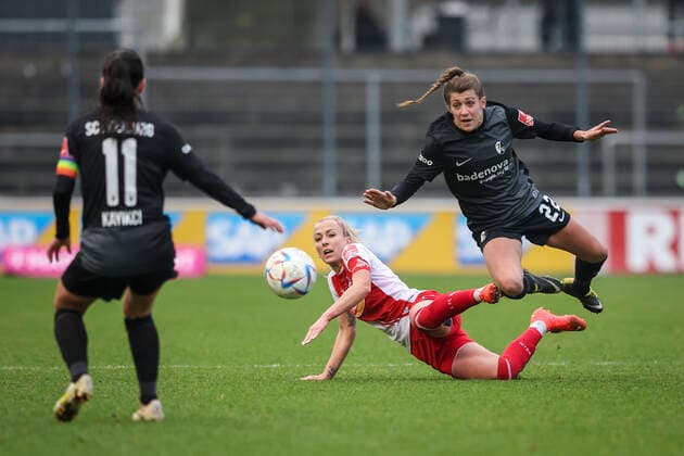 1 Women Bundesliga Koeln vs Freiburg, 11 12 2022 Luisa Wensing SC Freiburg 22 , Mandy Islacker 8, 1 FC Koeln , Hasret Kayikci SC Freiburg 11 1 FC Koeln vs SC Freiburg on matchday 10 of the Flyeralarm Womens Bundesliga on 11 12 2022 at the Franz Kremer Stadium in Koeln North Rhine Westphalia DFL REGULATIONS PROHIBIT ANY USE OF PHOTOGRAPHS AS IMAGE SEQUENCES AND OR QUASI VIDEO Copyright: xBEAUTIFULxSPORTS AxelxKohringx