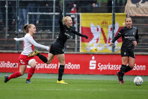 1 Women Bundesliga Koeln vs Freiburg, 11 12 2022 Andrea Gavric 18, 1 FC Koeln , Meret Felde SC Freiburg 4 , Jana Vojtekova SC Freiburg 20 1 FC Koeln vs SC Freiburg on matchday 10 of the Flyeralarm Womens Bundesliga on 11 12 2022 at Franz Kremer Stadium in Koeln North Rhine Westphalia DFL REGULATIONS PROHIBIT ANY USE OF PHOTOGRAPHS AS IMAGE SEQUENCES AND OR QUASI VIDEO Copyright: xBEAUTIFULxSPORTS AxelxKohringx