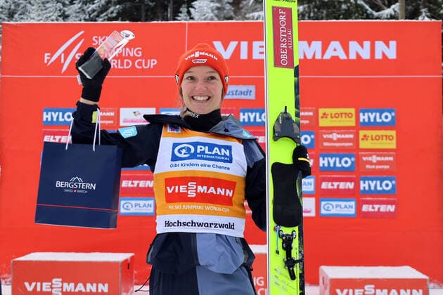 Bilder des Jahres 2022, Sport 12 Dezember Titisee-Neustadt, Deutschland 09. -11. Dezember 2022: FIS Skisprung-Weltcup Titisee - Neustadt - 2022 Im Bild: Siegerin Katharina Althaus (SC Oberstdorf) Hochfirstschanze Baden Württemberg *** Titisee Neustadt, Germany 09 11 December 2022 FIS Ski Jumping World Cup Titisee Neustadt 2022 In the picture winner Katharina Althaus SC Oberstdorf Hochfirstschanze Baden Württemberg Copyright: xFotostandx xHettichx