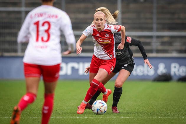 1 Women Bundesliga Koeln vs Freiburg, 11 12 2022 Mandy Islacker 8, 1 FC Koeln 1 FC Koeln vs SC Freiburg on matchday 10 of the Flyeralarm Womens Bundesliga on 11 12 2022 at the Franz Kremer Stadium in Koeln North Rhine Westphalia DFL REGULATIONS PROHIBIT ANY USE OF PHOTOGRAPHS AS IMAGE SEQUENCES AND OR QUASI VIDEO Copyright: xBEAUTIFULxSPORTS AxelxKohringx