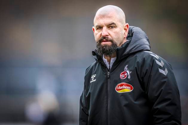 1 Women Bundesliga Koeln vs Freiburg, 11 12 2022 Sascha Glass Coach 1 FC Koeln 1 FC Koeln vs SC Freiburg on Matchday 10 of the Flyeralarm Womens Bundesliga on 11 12 2022 at Franz Kremer Stadium in Koeln North Rhine Westphalia DFL REGULATES PROHIBIT ANY USE OF PHOTOGRAPHS AS IMAGE SEQUENCES AND OR QUASI VIDEO Copyright: xBEAUTIFULxSPORTS AxelxKohringx