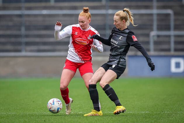 1 Women Bundesliga Koeln vs Freiburg, 11 12 2022 Laura Vogt 3, 1 FC Koeln , Meret Felde SC Freiburg 4 1 FC Koeln vs SC Freiburg on matchday 10 of the Flyeralarm Womens Bundesliga on 11 12 2022 at the Franz Kremer Stadium in Koeln North Rhine Westphalia DFL REGULATIONS PROHIBIT ANY USE OF PHOTOGRAPHS AS IMAGE SEQUENCES AND OR QUASI VIDEO Copyright: xBEAUTIFULxSPORTS AxelxKohringx