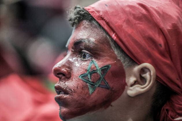 December 10, 2022, Gaza, Palestine: A Palestinian fan with face painting on his face of Morocco and Palestinian flag watches a live broadcast of the FIFA World Cup, WM, Weltmeisterschaft, Fussball quarter-final match between Morocco and Portugal held in Qatar. Gaza Palestine - ZUMAs197 0196403838st Copyright: xMahmoudxIssax