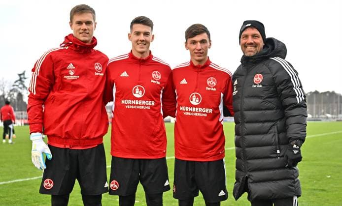 Sport Themen der Woche KW50 Sport Bilder des Tages 12.12.2022 - Fussball - 2. Fussball - Bundesliga - Saison 2022 2023 - 1. FC Nürnberg Nuernberg FCN ( Club ) - Training - Sportfoto Zink - von links : Peter Vindahl Jensen (30, 1. FC Nürnberg FCN ) Florian Flick (21, 1. FC Nürnberg FCN ) Benjamin Goller (14, 1. FC Nürnberg FCN ) Markus Weinzierl (Trainer Cheftrainer 1. FC Nürnberg FCN ) *** 12 12 2022 football 2 football Bundesliga season 2022 2023 1 FC Nürnberg Nuernberg FCN club training sports photo zinc from left Peter Vindahl Jensen 30, 1 FC Nürnberg FCN Florian Flick 21, 1 FC Nürnberg FCN Benjamin Goller 14, 1 FC Nürnberg FCN Markus Weinzierl coach head coach 1 FC Nürnberg FCN