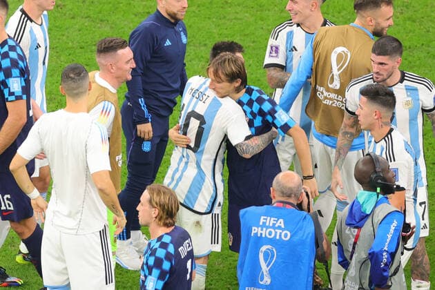 Sport Themen der Woche KW50 Sport Bilder des Tages Lionel Messi of Argentina and Luka Modric of Croatia embrace after the match during the FIFA World Cup, WM, Weltmeisterschaft, Fussball Qatar 2022 semi final match between Argentina and Croatia at Lusail Stadium, Lusail, Qatar on 13 December 2022. Copyright: xPeterxDovganx 34970055