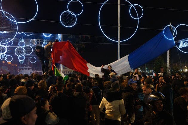 Atmosphere on the terraces of cafes and on the old port in Marseille after the victory of France in the semi-final of the football world cup against Morocco in Qatar.  GillesxBaderx xLexPictorium LePictorium_0271902