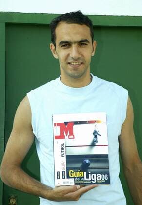 Walid Regragui ENTRENAMIENTO DEL RACING EN LA ALBERICIA: JUGADORES CON LA GUIA. - 20050809 