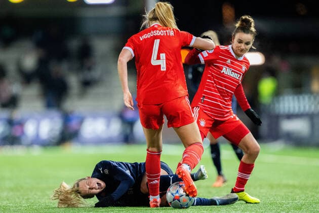 Bilder des Jahres 2022, Sport 12 Dezember Sport Themen der Woche KW50 Sport Bilder des Tages 221215 Olivia Holdt of Rosengard against Glodis Viggosdottir of Bayern during the UEFA Women s Champions League football match between FC Rosengard and Bayern Muenchen on December 15, 2022 in Malmö. Photo: Ludvig Thunman BILDBYRAN kod LT LT0451 fotboll football soccer fotball champions league fc rosengard bayern münchen bayern muenchen dam bbeng *** 221215 Olivia Holdt of Rosengard against Glodis Viggosdottir of Bayern during the UEFA Womens Champions League football match between FC Rosengard and Bayern Muenchen on December 15, 2022 in Malmö Photo Ludvig Thunman BILDBYRAN code LT LT0451 football football soccer fotball champions league fc rosengard bayern münchen bayern muenchen lady bbeng,  Copyright: LUDVIGxTHUNMAN BB221215LT029
