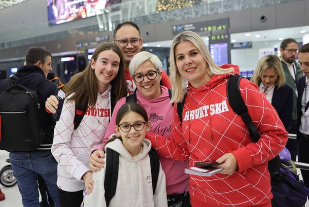 Croatia fans fly to Qatar Croatia fans are seen at Zagreb Airport on December 17, 2022 in Zagreb, Croatia. Fans flying to Doha, Qatar to support Croatia on FIFA World Cup, WM, Weltmeisterschaft, Fussball Qatar 2022 bronze medal match between Croatia and Morocco. MarkoxPrpic PIXSELL