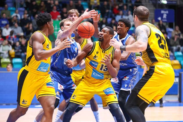 Sport Themen der Woche KW50 Sport Bilder des Tages Bartolo Yorman Polas (MHP RIESEN Ludwigsburg, 13), GER, Fraport Skyliners gegen MHP RIESEN Ludwigsburg, Basketball, BBL, 10.Spieltag, Spielzeit 2022 2023, 17.12.2022. GER, Fraport Skyliners gegen MHP RIESEN Ludwigsburg, Basketball, BBL, 10.Spieltag, Spielzeit 2022 2023, 17.12.2022. Frankfurt *** Bartolo Yorman Polas MHP RIESEN Ludwigsburg, 13 , GER, Fraport Skyliners vs. MHP RIESEN Ludwigsburg, basketball, BBL, 10 match day, season 2022 2023, 17 12 2022 GER, Fraport Skyliners vs. Copyright: xEibner-Pressefoto UlrichxScherbaumx EP_EER