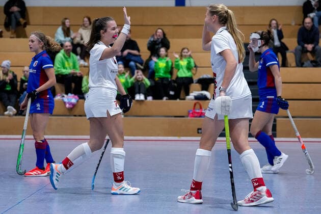 from left goal scorer Sarah Kardorf TSVMH, 7 , Ines Wanner TSVMH, 11 , players of TSV Mannheim Hockey, celebrate the goal, goal, celebration, celebration about the goal, optimistic, game scene, highlight, action, action, 17 12 2022, Mannheim Germany , indoor field hockey, 1 Bundesliga Süd, women, Feudenheimer HC TSV Mannheim xozx