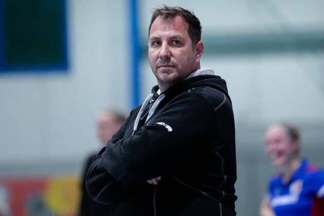 Sven Lindemann coach, head coach, TSVMH , single picture, single photo, action, 17 12 2022, Mannheim Germany , indoor field hockey, 1 Bundesliga Süd, women, Feudenheimer HC TSV Mannheim xozx