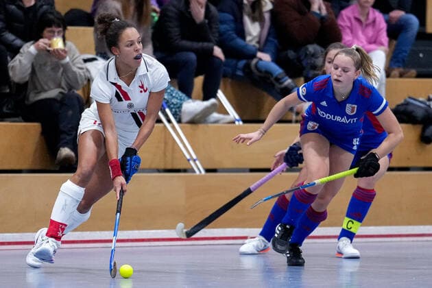 from left Tara Duus TSVMH, 17 , Jule Koßwig FHC, 83 , Denise Hechler FHC, 33 , action, game scene, 17 12 2022, Mannheim Germany , indoor field hockey, 1 Bundesliga Süd, women, Feudenheimer HC TSV Mannheim xozx