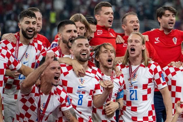 DOHA, QATAR - DECEMBER 17: Borna Barisic, Luka Sucic, Josko Gvardiol, Luka Sucic, Dejan Lovren, Mateo Kovacic, Luka Modric, Domagoj Vida pf Croatia celebrates after the FIFA World Cup, WM, Weltmeisterschaft, Fussball Qatar 2022 3rd Place match between Croatia and Morocco at Khalifa International Stadium on December 17, 2022 in Doha, Qatar. (Photo by Sebastian Frej) WCS  Copyright: xSebastianxFrej