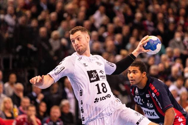 7 Meters Niclas Ekberg THW Kiel 18 SG Flensburg Handewitt vs THW Kiel, Handball, Bundesliga, Matchday 17, Season 2022 2023, 18 12 2022 Press Photo Marcel von Fehrn SG Flensburg Handewitt vs THW Kiel, Handball, Bundesliga, Matchday 17, Season 2022 2023, 18 12 2022 Flensburg. Copyright: xEibner-Pressefoto MarcelxvonxFehrnx EP_EER