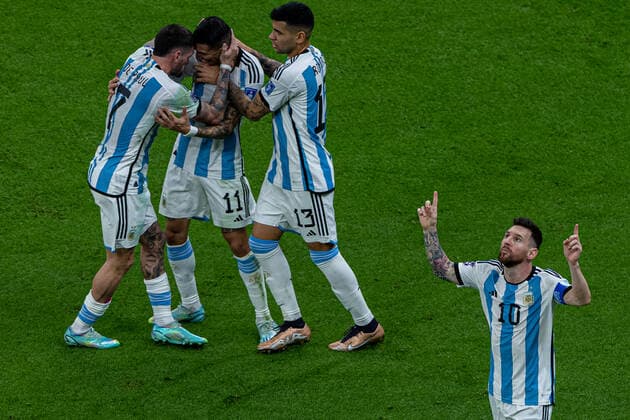 Sport Bilder des Tages Football - FIFA World Cup, WM, Weltmeisterschaft, Fussball Qatar 2022 - Final - Argentina v France DOHA, QATAR - Sunday, December 18, 2022: Argentina s captain Lionel Messi celebrates after scoring the opening goal during the FIFA World Cup Qatar 2022 Final match between Argentina and France at the Lusail Stadium. AL-DAAYEN Lusail Stadium DOHA QATAR  Copyright: xDavidxRawcliffex P2022-12-18-FIFA_World_Cup_Final_2022-32