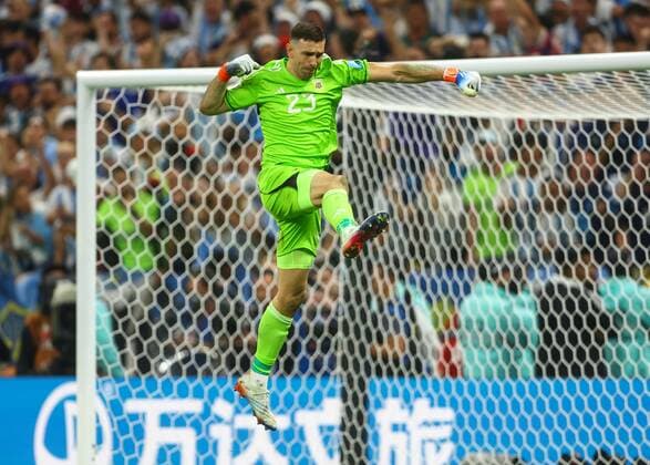 Mandatory Credit: Photo by Kieran McManus Shutterstock (13670809gl) Emiliano Martinez goalkeeper of Argentina saves a penalty from Kingsley Coman of France Argentina v France, FIFA World Cup, WM, Weltmeisterschaft, Fussball 2022, Final, Football, Lusail Stadium, Al Daayen, Qatar - 18 Dec 2022 Editorial Use Only Argentina v France, FIFA World Cup 2022, Final, Football, Lusail Stadium, Al Daayen, Qatar - 18 Dec 2022 Editorial Use Only  Copyright: xKieranxMcManus Shutterstockx 13670809gl