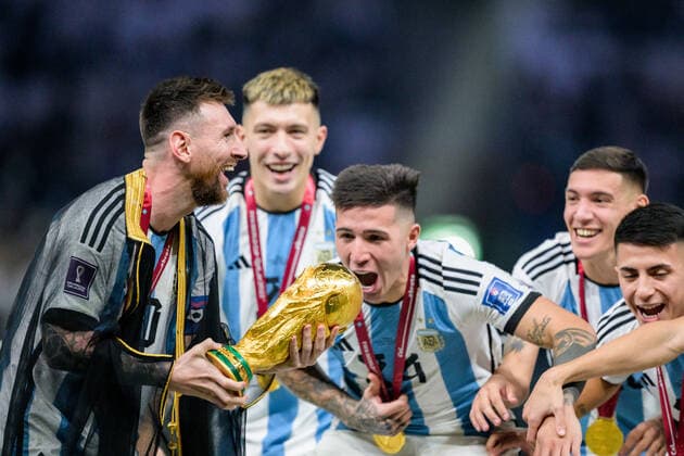 221218 Lionel Messi of Argentina celebrates with the FIFA World Cup Trophy after the FIFA World Cup 2022 final between Argentina and France on December 18, 2022 in Doha Photo Joel Marklund BILDBYRAN code JM JM0415 bbeng football football soccer fotball vm fotbols vm fotbols vm fotbols vm 2022 fifa world cup 2022 final argentina france france champions world champions FIFA World Cup Champions Gold medalist jubilation celebration,  Copyright: JOELxMARKLUND BB221218JM186