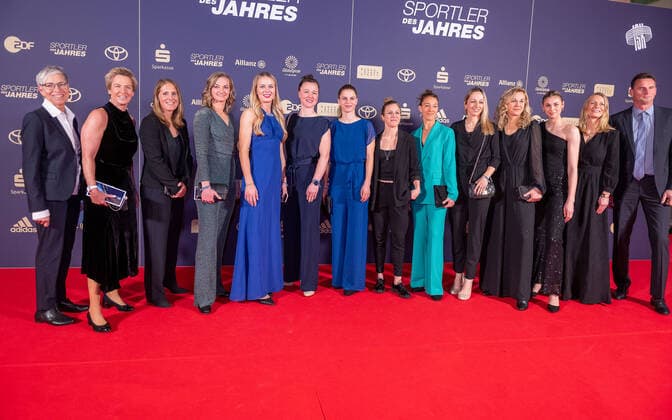 Womens national soccer team with national coach Martina Voss Tecklenburg, sportsman of the year, awarding the honor in 2022, 18 12 2022, Eibner Pressefoto Sascha Walther sportsman of the year, awarding the honor in 2022, 18 12 2022 Baden Baden. Copyright: xEibner-Pressefotox EP_EER