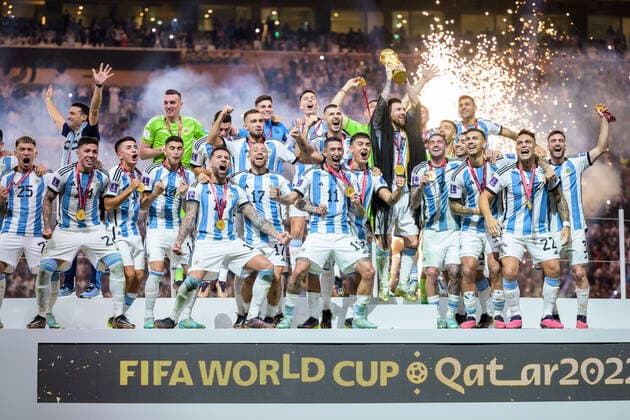 221218 Lionel Messi and players of Argentina celebrate with the FIFA World Cup Trophy after winning the FIFA World Cup 2022 final between Argentina and France on December 18, 2022 in Doha Photo Joel Marklund BILDBYRAN code JM JM0415 bbeng football football soccer fotball vm fotbols vm fotball vm soccer world cup 2022 fifa world cup 2022 final argentina france france champions world champions FIFA World Cup Champions Gold medalist jubilation celebration,  Copyright: JOELxMARKLUND BB221218JM199