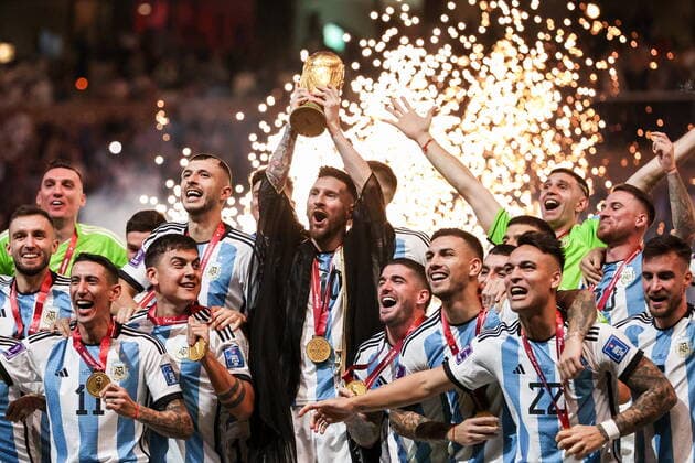 Sport Bilder des Tages QATAR, LUSAIL - DECEMBER 18, 2022: Team Argentina celebrate during the trophy ceremony for the 2022 FIFA World Cup, WM, Weltmeisterschaft, Fussball final football match between Argentina and France at Lusail Iconic Stadium. Argentina won 3-3 (4-2) in a penalty shootout. Sergei Bobylev TASS  56487887