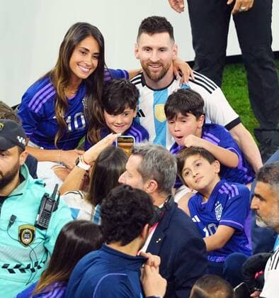 Mandatory Credit: Photo by Javier Garcia Shutterstock (13670815jt) Lionel Messi of Argentina poses for a photo with his wife and children Argentina v France, FIFA World Cup, WM, Weltmeisterschaft, Fussball 2022, Final, Football, Lusail Stadium, Al Daayen, Qatar - 18 Dec 2022 Editorial Use Only Argentina v France, FIFA World Cup 2022, Final, Football, Lusail Stadium, Al Daayen, Qatar - 18 Dec 2022 Editorial Use Only Copyright: xJavierxGarcia Shutterstockx 13670815jt