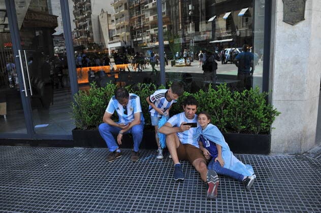 Football Football - Finale de la Coupe du monde de la FIFA Qatar 2022 - Fans Ã Buenos Aires - Buenos Aires, Argentine - 18 dÃ cembre 2022 Les fans argentins cÃ lebrent leur victoire dans la Coupe du monde. FOOTBALL : Coupe du Monde de la FIFA - Qatar 2022 - Les supporters Ã Buenos Aires - 18 12 2022 JaimeOlivos Panoramic 