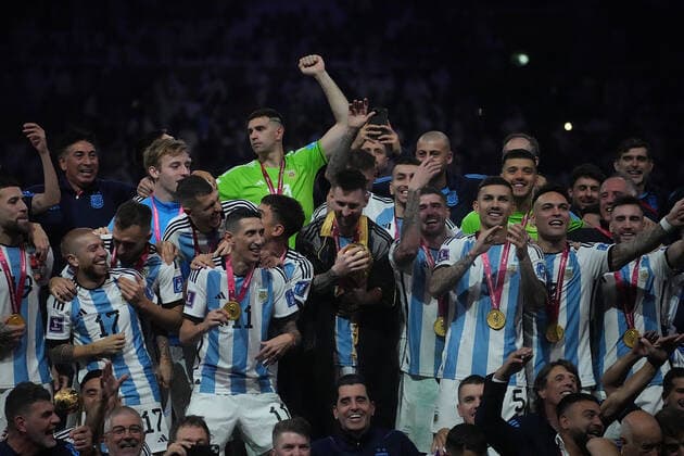 18 12 2022, Lusail Iconic Stadium, Doha, QAT, World Cup FIFA 2022, Final, Argentina vs France, in picture The Argentine team is World Champion 2022, Argentina s forward Lionel Messi holds the World Cup trophy in his hands Doha Lusail Iconic Stadium Qatar  eu-images-506