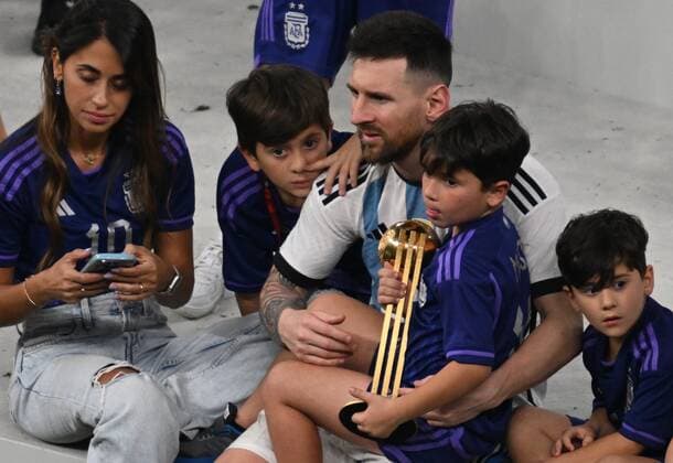 Qatar Soccer World Cup Argentina - France 8342471 18.12.2022 Argentina s Lionel Messi celebrates the team s victory with his family after the trophy ceremony following the Qatar 2022 World Cup final match between Argentina and France at the Lusail Iconic Stadium, in Lusail, Qatar. Grigory Sysoev Sputnik Lusail Qatar  Copyright: xGrigoryxSysoevx