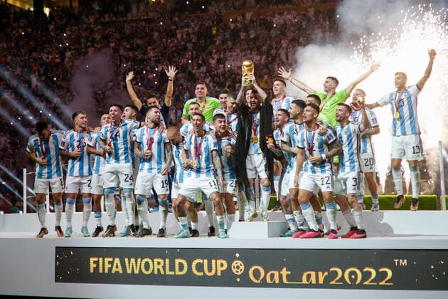 December 18, 2022, DOHA, QATAR: Lionel Messi of Argentina lifts the FIFA World Cup, WM, Weltmeisterschaft, Fussball Qatar 2022 Winner s Trophy during the FIFA World Cup Qatar 2022 Final match between Argentina and France at Lusail Stadium on December 18, 2022 in Lusail City, Qatar. DOHA QATAR - ZUMAv122 20221218_zap_v122_164 Copyright: xWilliamxVolcovx
