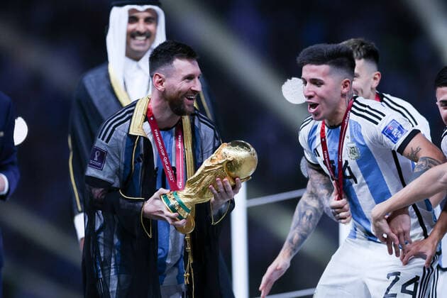 December 18, 2022, DOHA, QATAR: Lionel Messi of Argentina lifts the FIFA World Cup, WM, Weltmeisterschaft, Fussball Qatar 2022 Winner s Trophy during the FIFA World Cup Qatar 2022 Final match between Argentina and France at Lusail Stadium on December 18, 2022 in Lusail City, Qatar. DOHA QATAR - ZUMAv122 20221218_zap_v122_169 Copyright: xWilliamxVolcovx