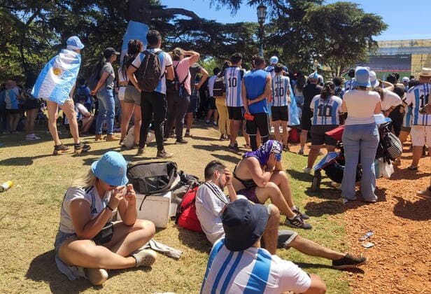 ARGENTINA, BUENOS AIRES - DECEMBER 18, 2022: Football fans watch a live broadcast of a penalty shootout in the 2022 FIFA World Cup, WM, Weltmeisterschaft, Fussball final between France and Argentina in Qatar. Yelena Kondratyeva TASS  56487205