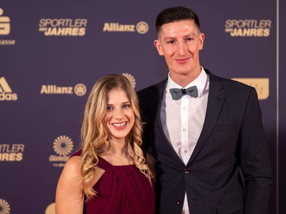 Elizabeth Seitz with Nils Heyden, athlete of the year, awarding the honor in 2022, 18 12 2022, Eibner Press Photo Sascha Walther athlete of the year, awarding the honor in 2022, 18 12 2022 Baden Baden. Copyright: xEibner-Pressefotox EP_EER