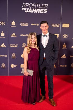 Elizabeth Seitz with Nils Heyden, athlete of the year, awarding the honor in 2022, 18 12 2022, Eibner Press Photo Sascha Walther athlete of the year, awarding the honor in 2022, 18 12 2022 Baden Baden. Copyright: xEibner-Pressefotox EP_EER