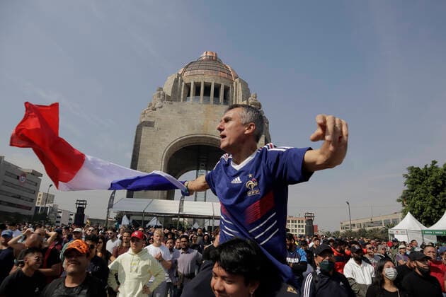 Argentine And French Fans at FIFA Fan Fest for World Cup Final French fans celebrate a goal during the FIFA Fan Fest Mexico on the esplanade of the Monumento a la Revolucion in Mexico City, on the occasion of the World Cup final between Argentina and France. Mexico City Mexico  Copyright: xGerardoxVieyrax originalFilename:vieyra-notitle221218_npcTh.jpg