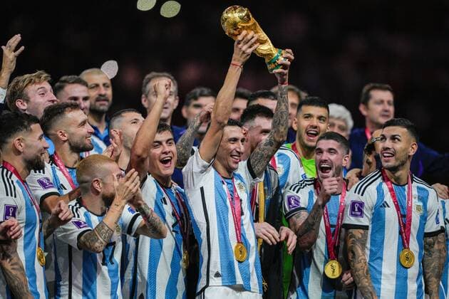 Mandatory Credit: Photo by Dave Shopland Shutterstock (13670813ds) Angel Di Maria of Argentina lifts the FIFA World Cup, WM, Weltmeisterschaft, Fussball trophy Argentina v France, FIFA World Cup 2022, Final, Football, Lusail Stadium, Al Daayen, Qatar - 18 Dec 2022 Editorial Use Only Argentina v France, FIFA World Cup 2022, Final, Football, Lusail Stadium, Al Daayen, Qatar - 18 Dec 2022 Editorial Use Only Copyright: xDavexShopland Shutterstockx 13670813ds