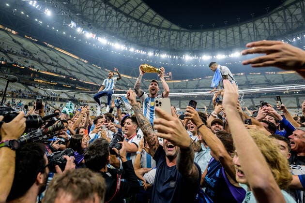 221218 Lionel Messi of Argentina celebrates with the FIFA World Cup Trophy after winning the FIFA World Cup 2022 final between Argentina and France on December 18, 2022 in Doha Photo Joel Marklund BILDBYRAN code JM JM0415 bbeng football football soccer fotball vm fotbols vm fotbols vm fotbols vm 2022 fifa world cup 2022 final argentina france france champions world champions FIFA World Cup Champions Gold medalist jubilation celebration,  Copyright: JOELxMARKLUND BB221218JM224