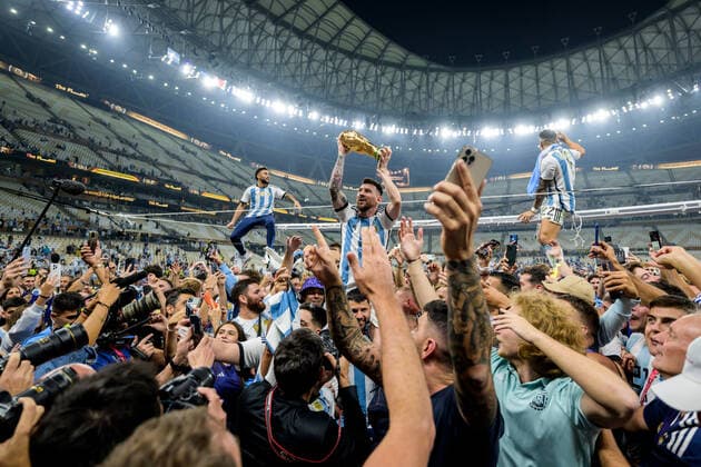 221218 Lionel Messi of Argentina celebrates with the FIFA World Cup Trophy after winning the FIFA World Cup 2022 final between Argentina and France on December 18, 2022 in Doha Photo Joel Marklund BILDBYRAN code JM JM0415 bbeng football football soccer fotball vm fotbols vm fotbols vm fotbols vm 2022 fifa world cup 2022 final argentina france france champions world champions FIFA World Cup Champions Gold medalist jubilation celebration,  Copyright: JOELxMARKLUND BB221218JM235
