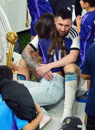 Mandatory Credit: Photo by Javier Garcia Shutterstock (13670815lh) Lionel Messi of Argentina celebrates victory with his wife Argentina v France, FIFA World Cup, WM, Weltmeisterschaft, Fussball 2022, Final, Football, Lusail Stadium, Al Daayen, Qatar - 18 Dec 2022 Editorial Use Only Argentina v France, FIFA World Cup 2022, Final, Football, Lusail Stadium, Al Daayen, Qatar - 18 Dec 2022 Editorial Use Only Copyright: xJavierxGarcia Shutterstockx 13670815lh